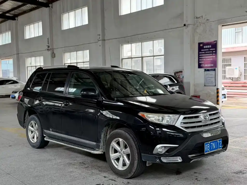 Toyota Highlander 2013 2.7L 5 мест