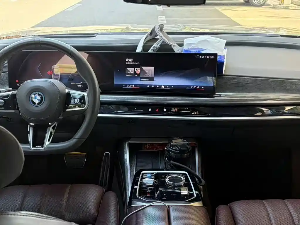 BMW i7 — миниатюра 12