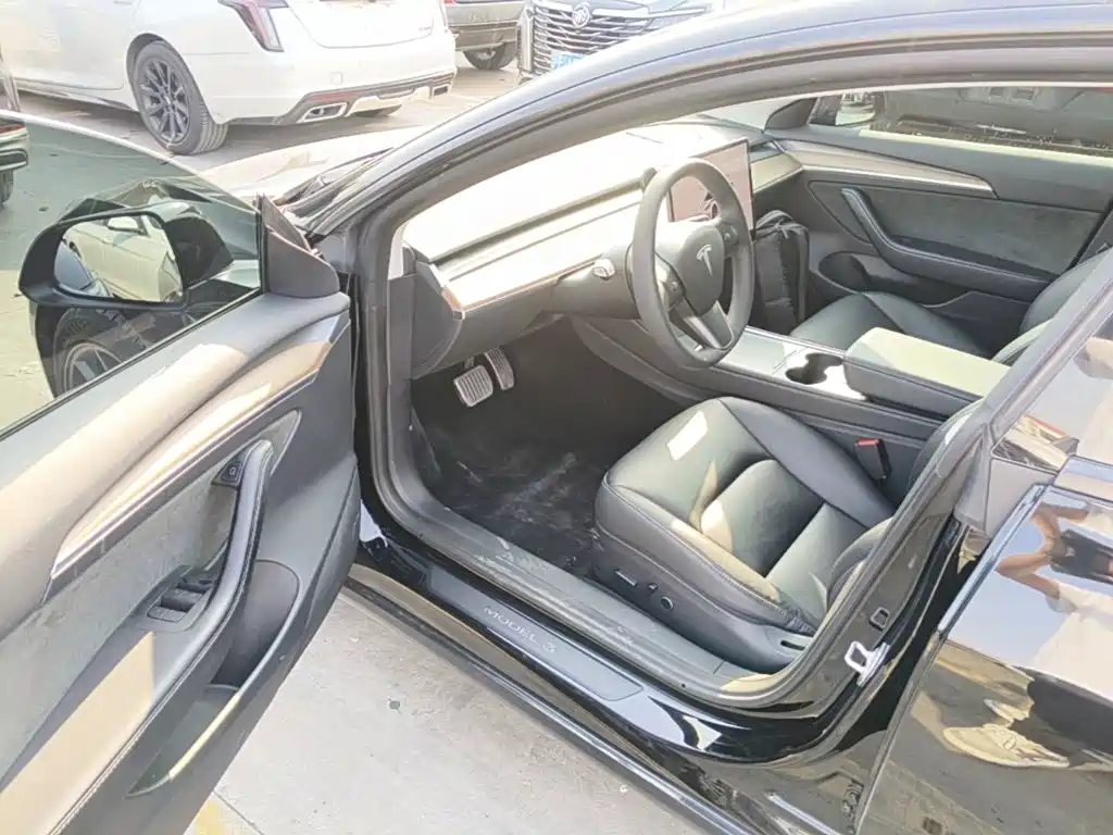 Tesla Model 3 — миниатюра 16
