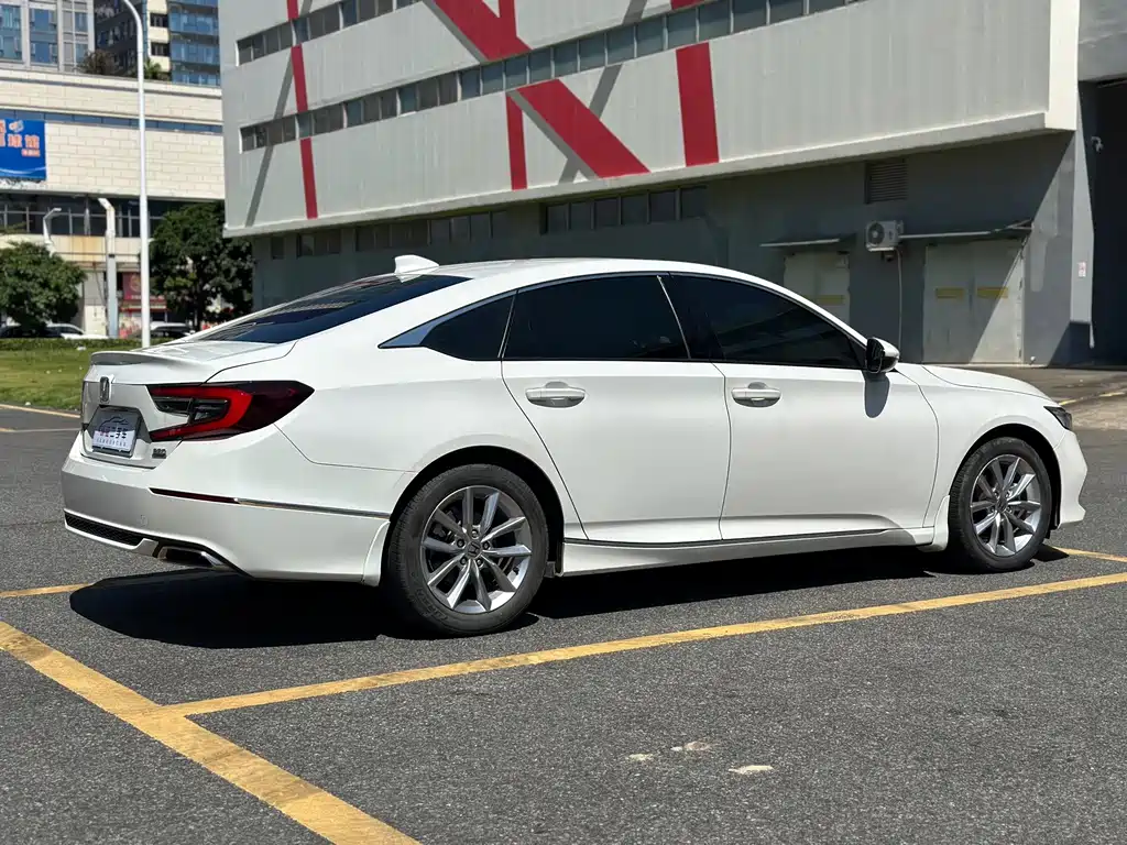 Honda Accord — миниатюра 18