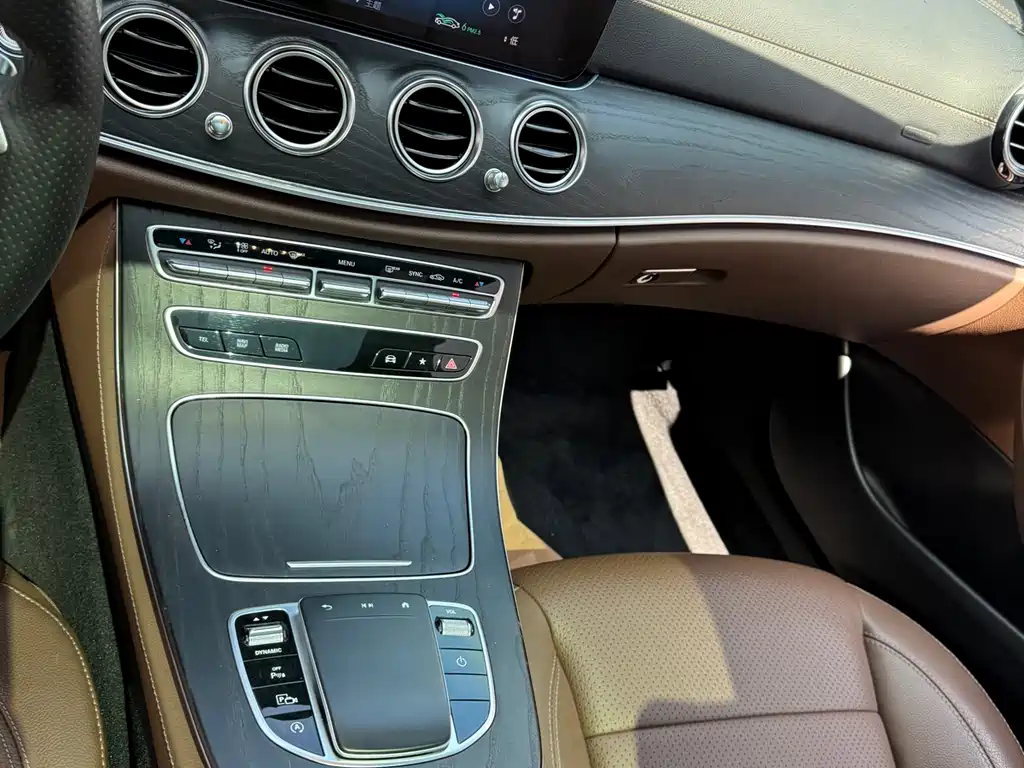 Mercedes-Benz E-Class — миниатюра 26