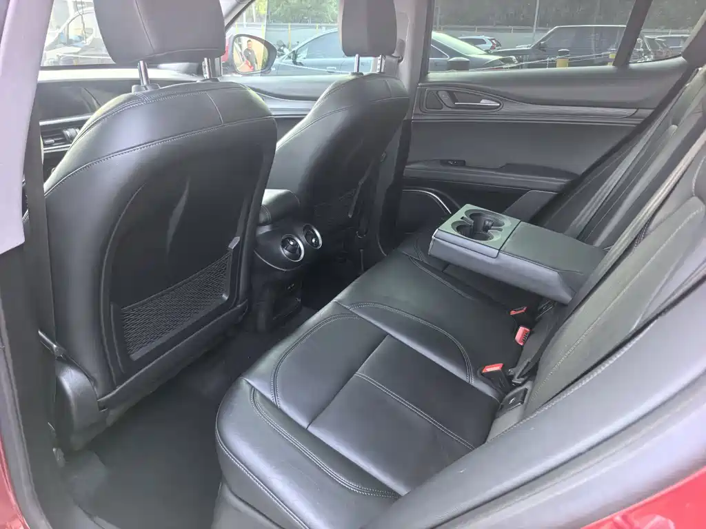 Alfa Romeo Stelvio — миниатюра 7