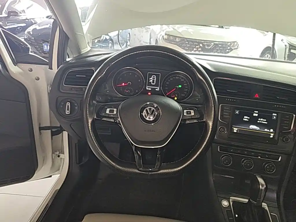 Volkswagen Golf — миниатюра 11