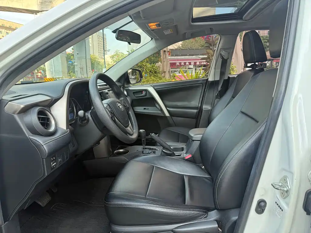 Toyota RAV4 — миниатюра 8