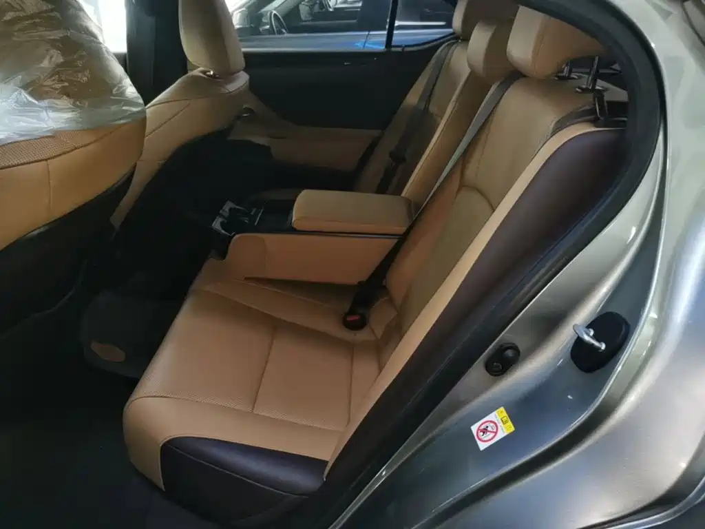 Lexus ES — миниатюра 17