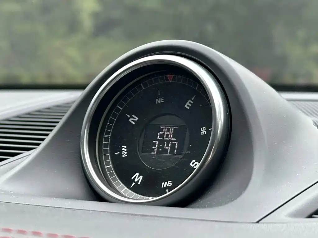 Porsche Macan — миниатюра 9
