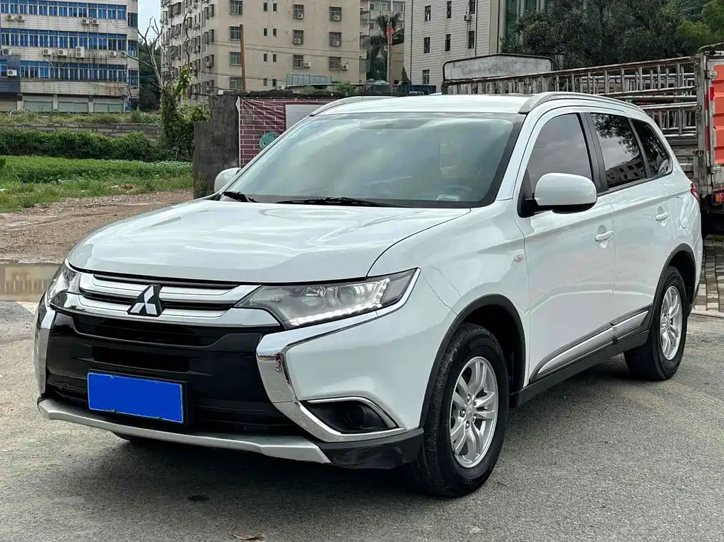 MITSUBISHI OUTLANDER