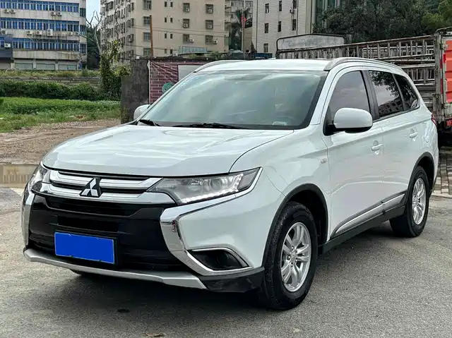 MITSUBISHI OUTLANDER 2017