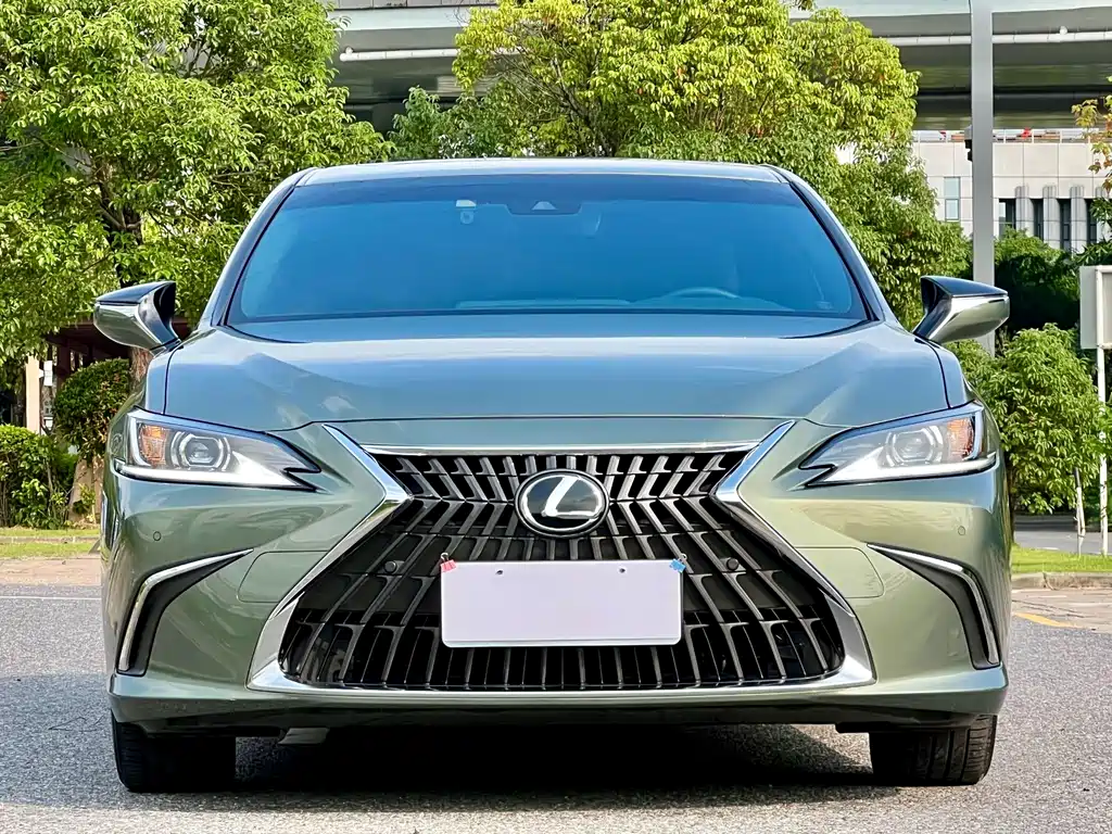 LEXUS  ES