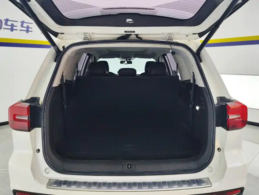 Roewe RX8 — миниатюра 4