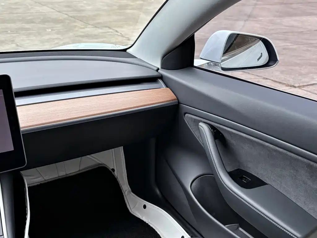 Tesla Model 3 — миниатюра 13