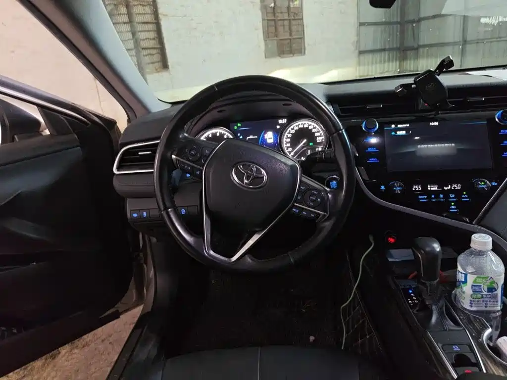 Toyota Camry — миниатюра 6