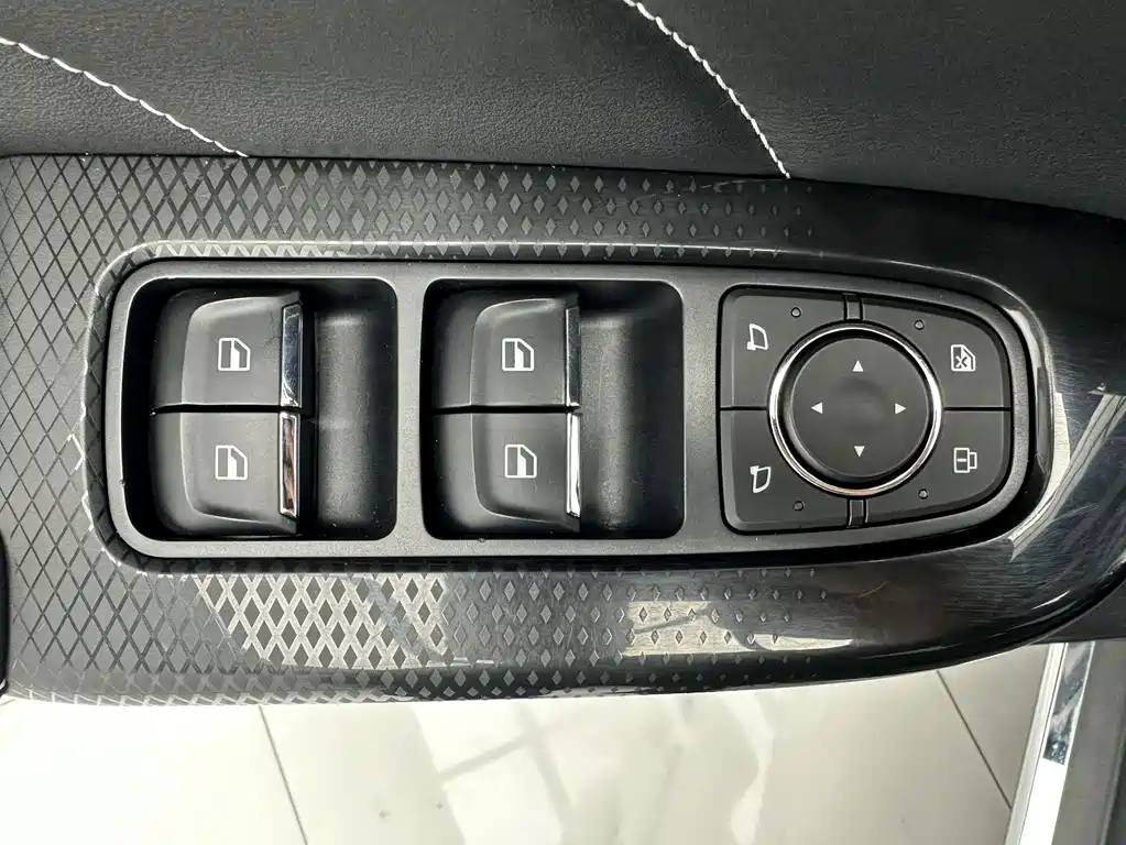 Haval M6 — миниатюра 11