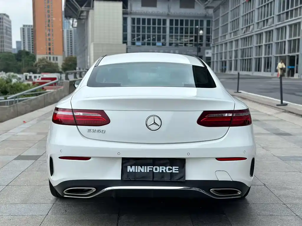 MERCEDES-BENZ E CLASS