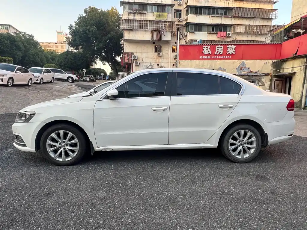 Volkswagen Lavida — миниатюра 4
