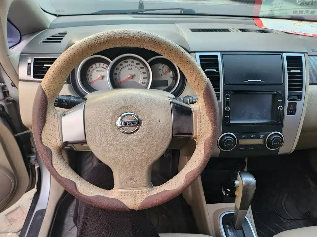 Nissan Tiida — миниатюра 12