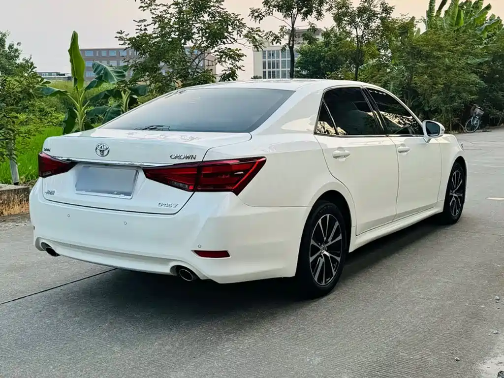 Toyota Crown — миниатюра 7