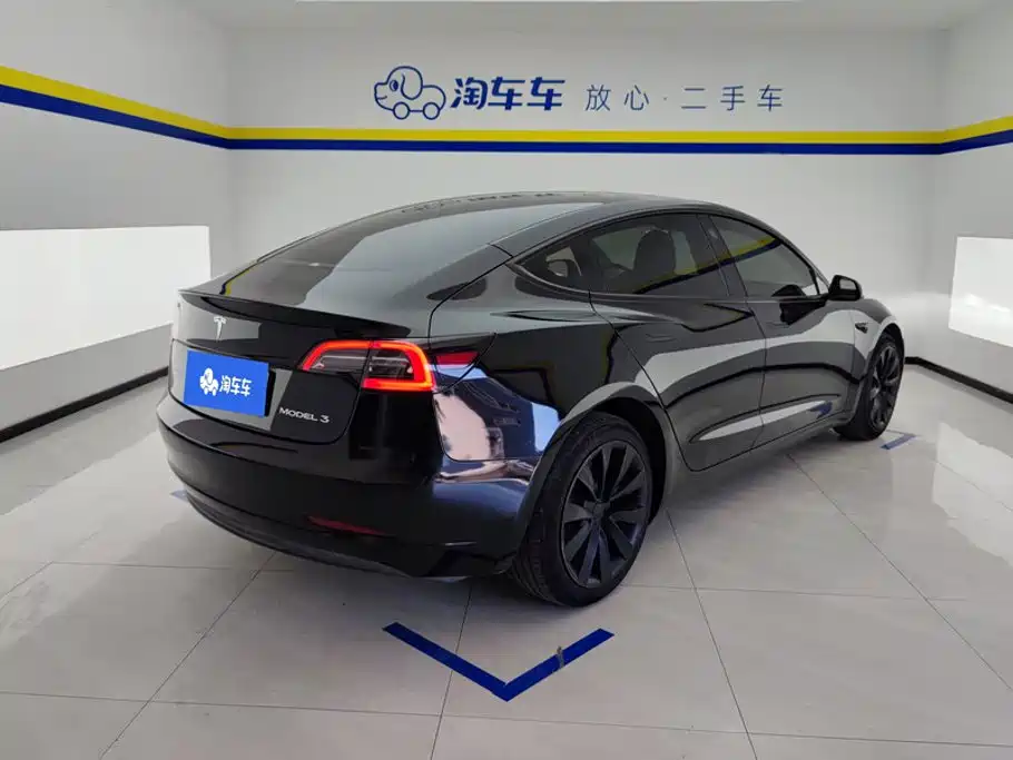 Tesla Model 3 — миниатюра 3