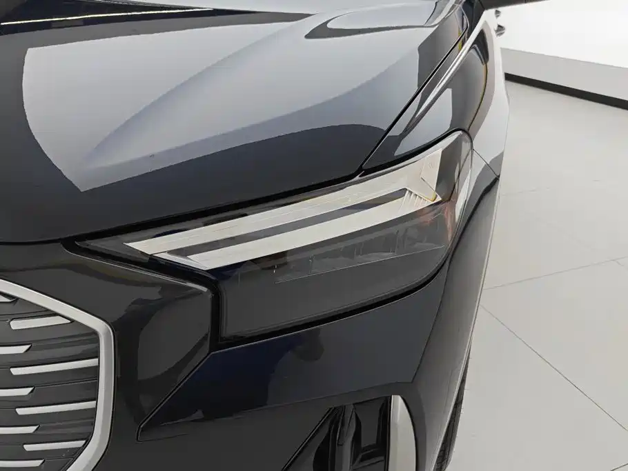 Audi Q4 e-tron — миниатюра 5