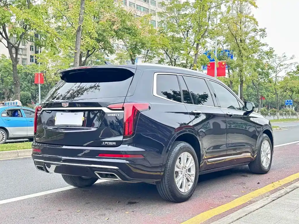 CADILLAC XT6