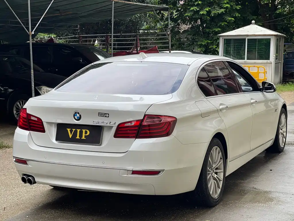 BMW 5 Series — миниатюра 7