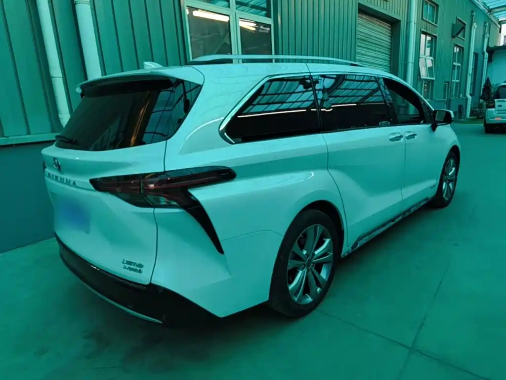 Toyota Sienna — миниатюра 7