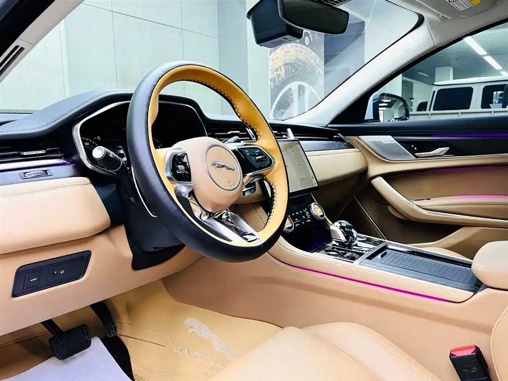 Jaguar XFL 2024 2.0T P250 Premium Luxury
