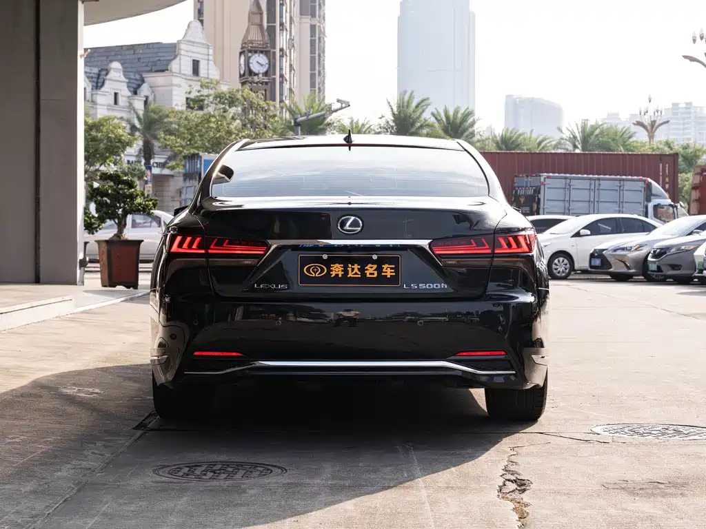 Lexus LS — миниатюра 5