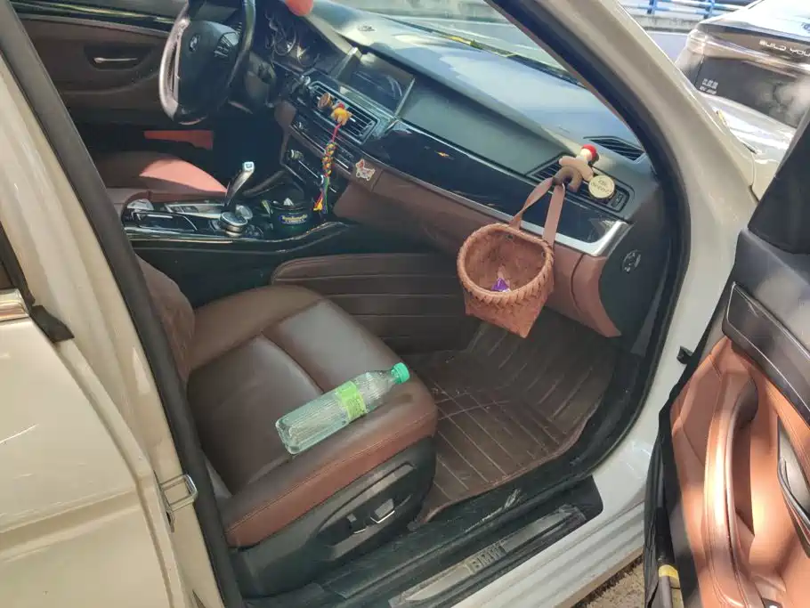 BMW 5 Series — миниатюра 8