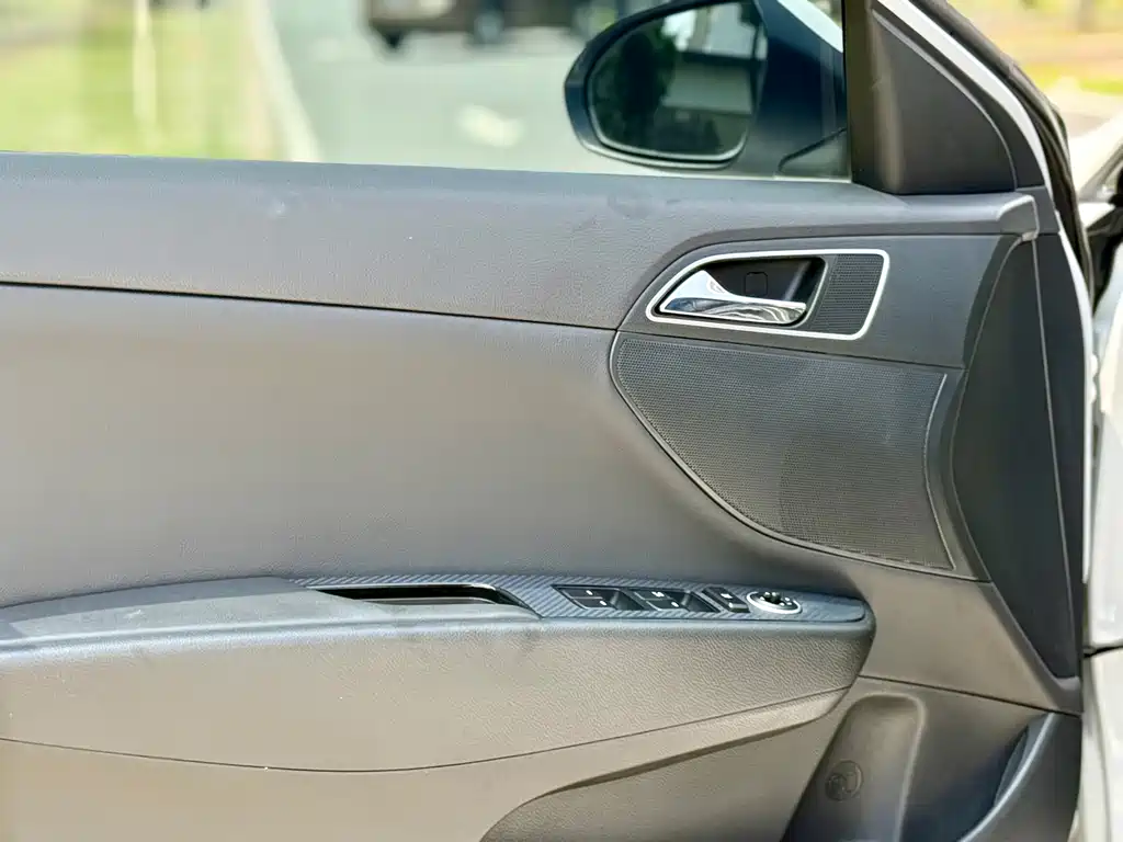 Hyundai Mistra 2017 1.8L AT GLS V
