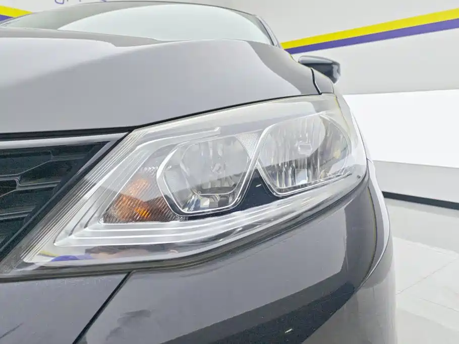 Nissan Tiida — миниатюра 5