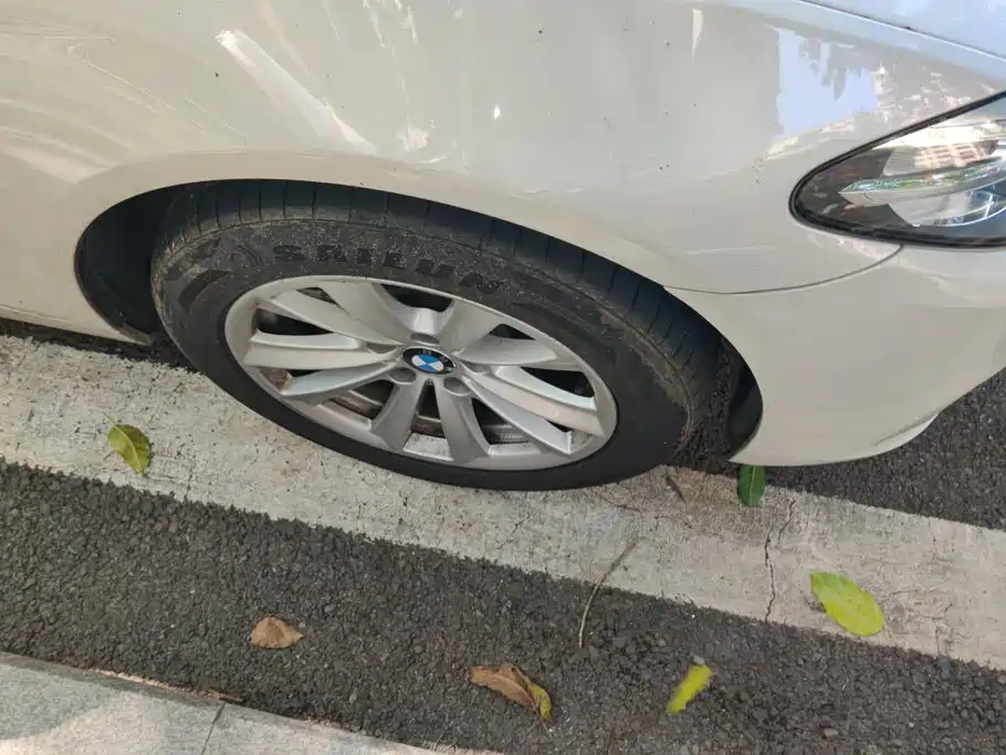 BMW 5 Series — миниатюра 6