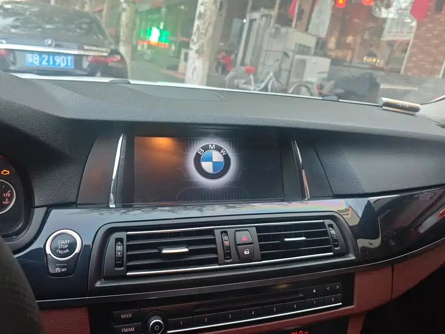BMW 5 Series — миниатюра 13