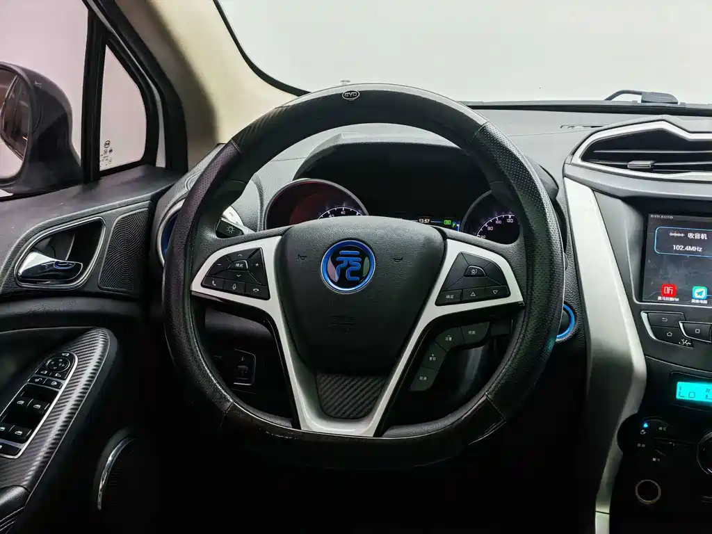 BYD Yuan EV — миниатюра 8