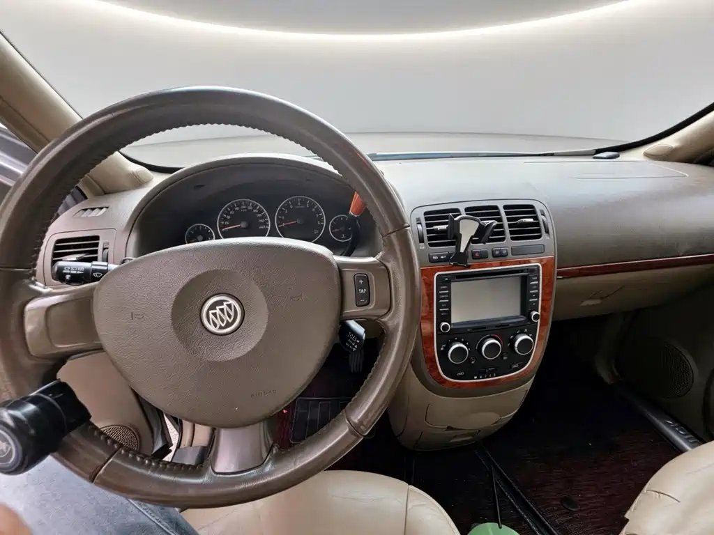 Buick GL8 — миниатюра 8