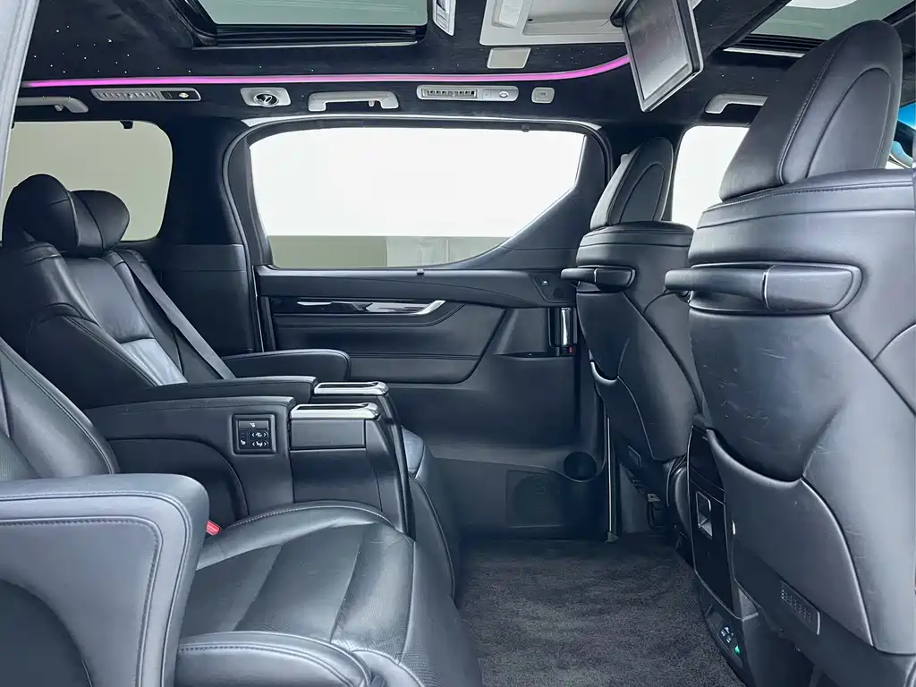 Toyota Vellfire — миниатюра 10