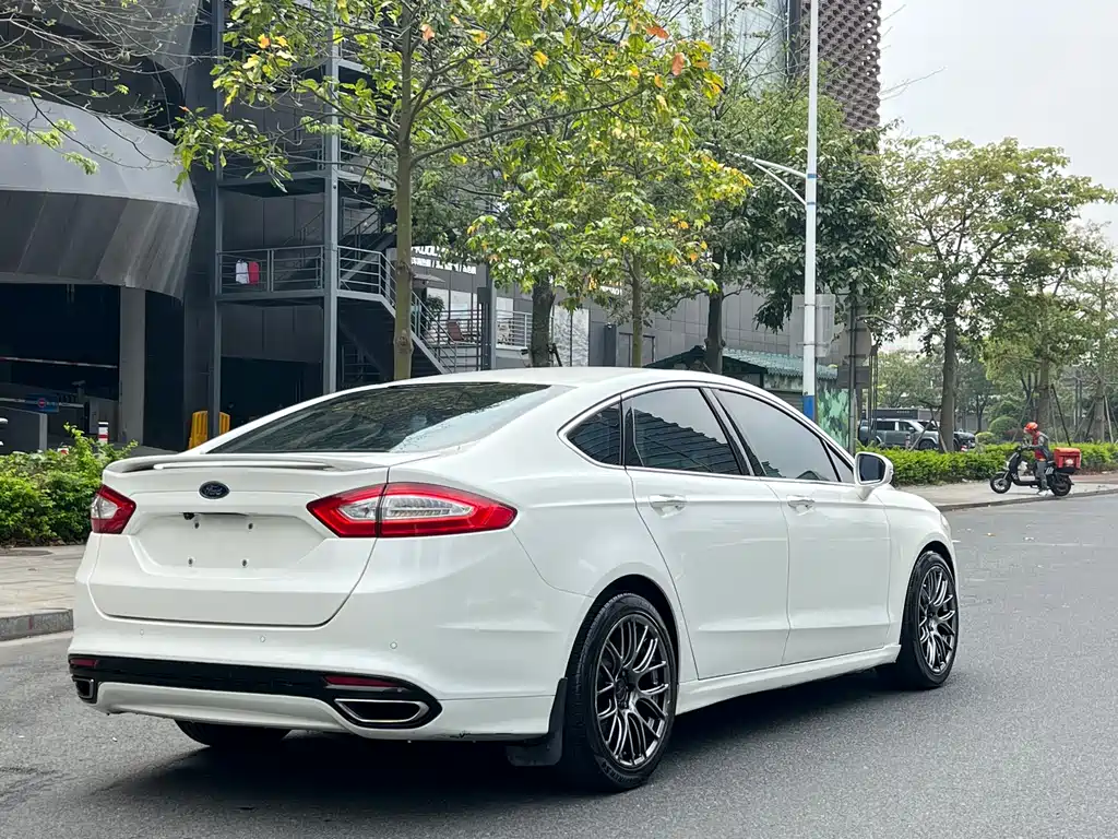 Ford Mondeo 2013 2.0L GTDi200 Fashion