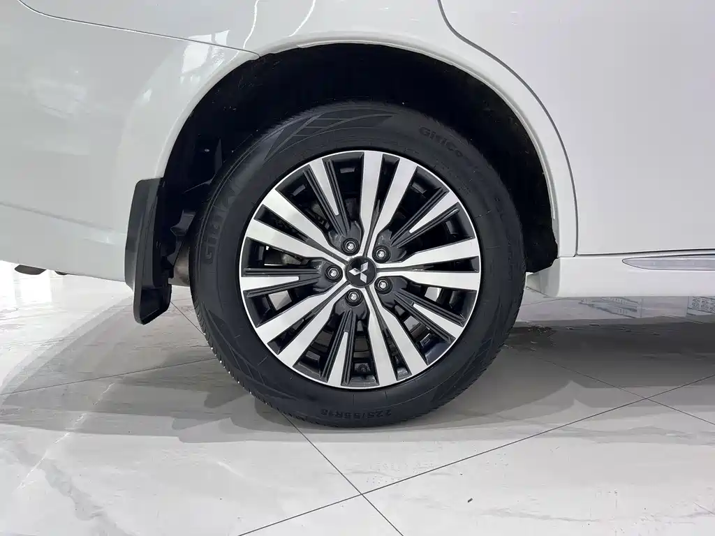 Mitsubishi Outlander — миниатюра 17