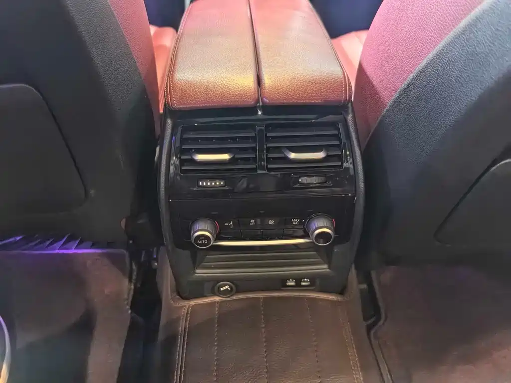 BMW 5 Series — миниатюра 11