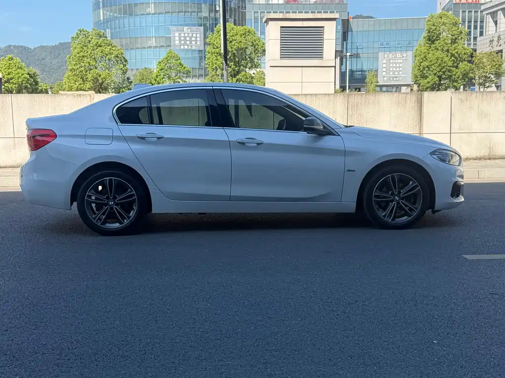 BMW 1 Series — миниатюра 11