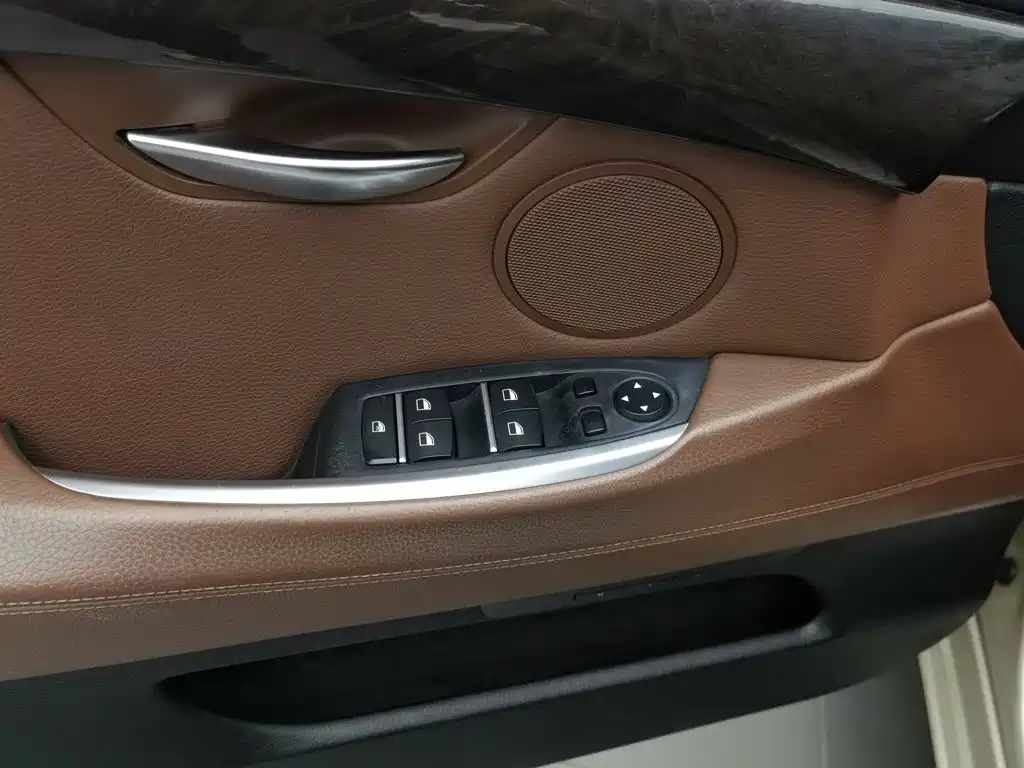 BMW 5 Series GT — миниатюра 9