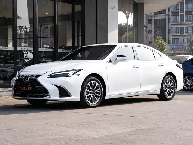 LEXUS ES 2025