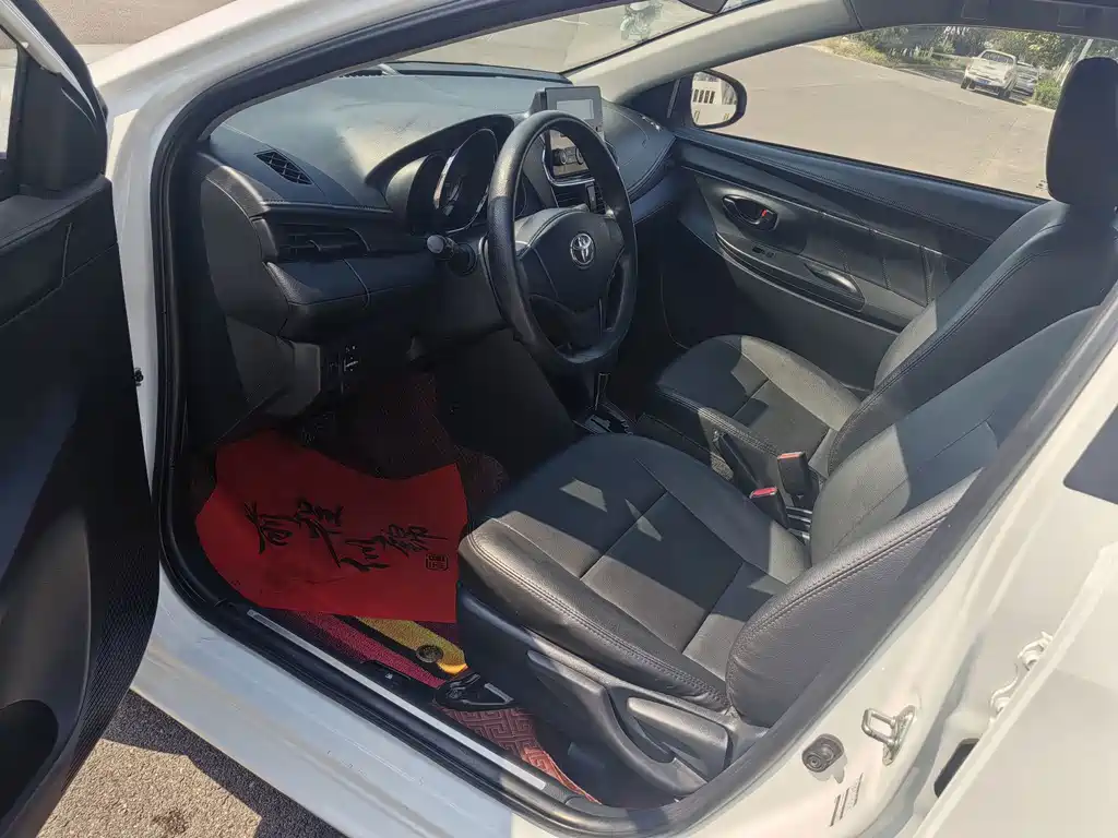 Toyota Yaris L — миниатюра 7
