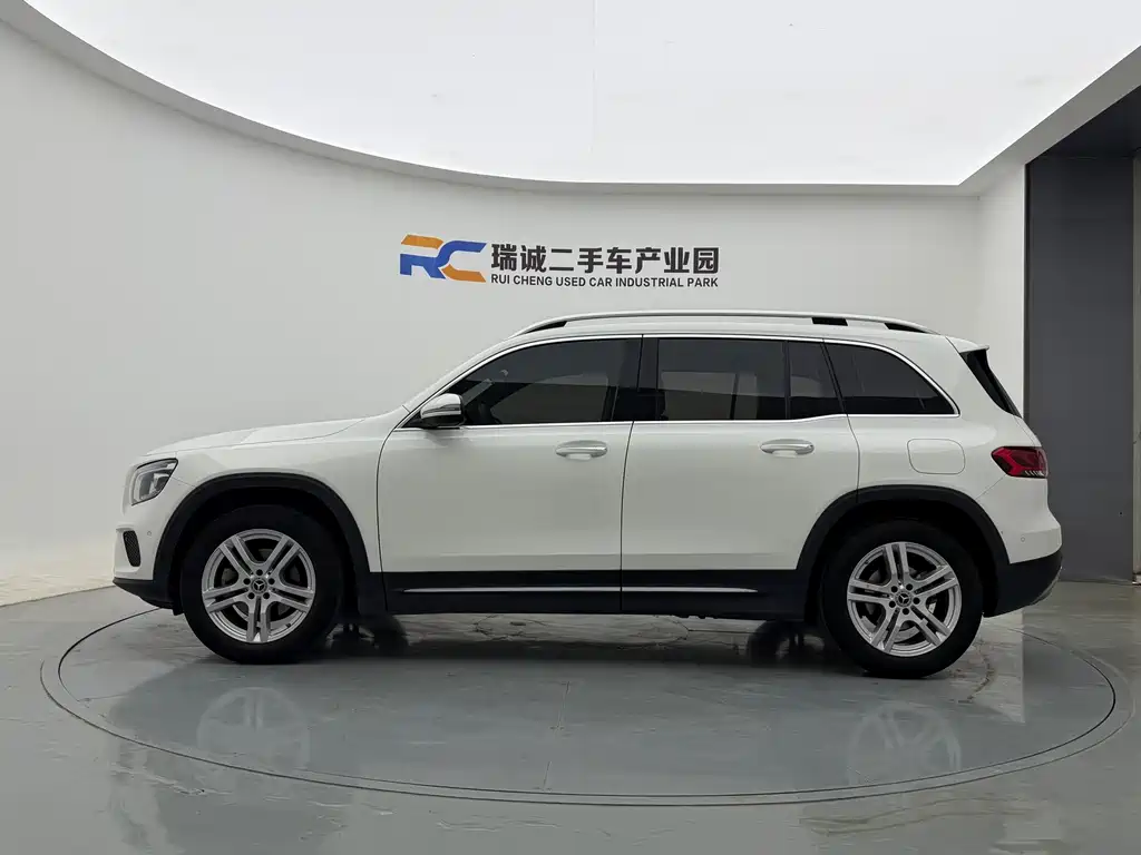 Mercedes-Benz GLB — миниатюра 8