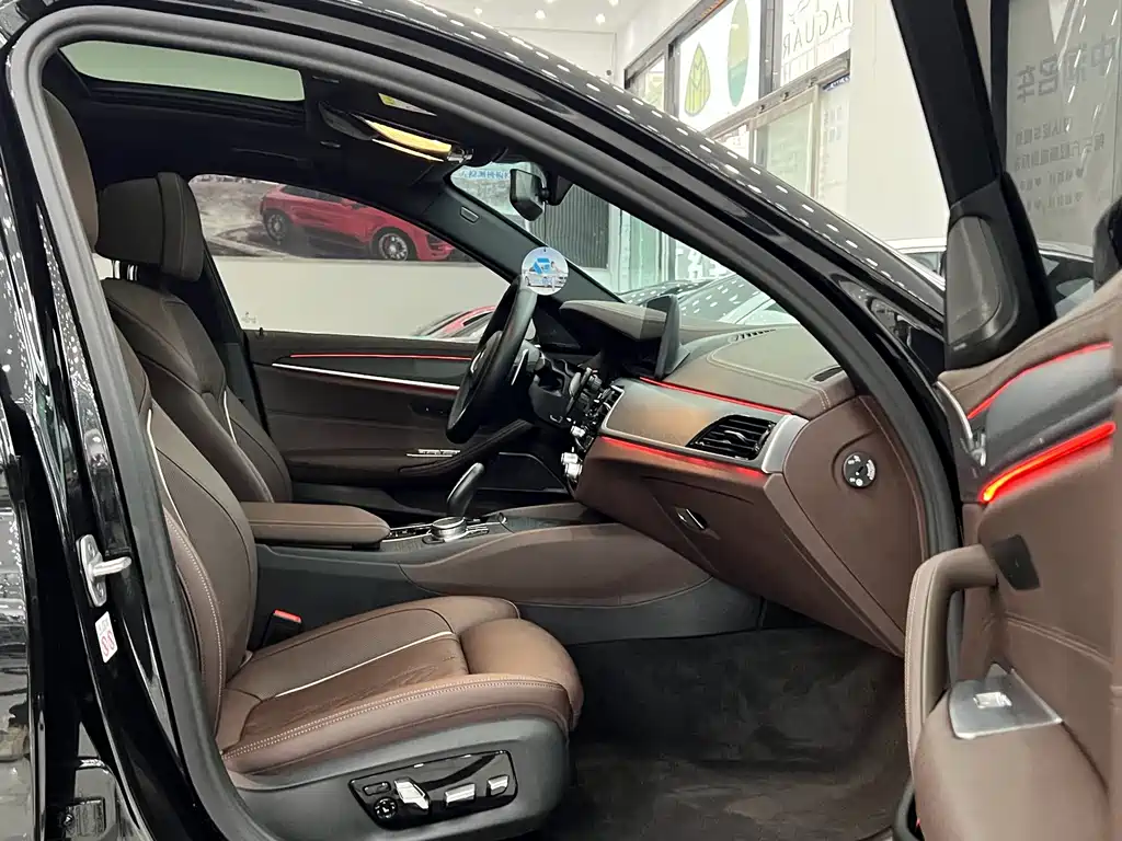 BMW 5 Series — миниатюра 6