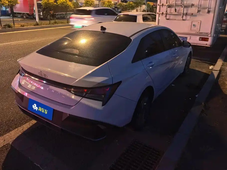 Hyundai Elantra — миниатюра 2