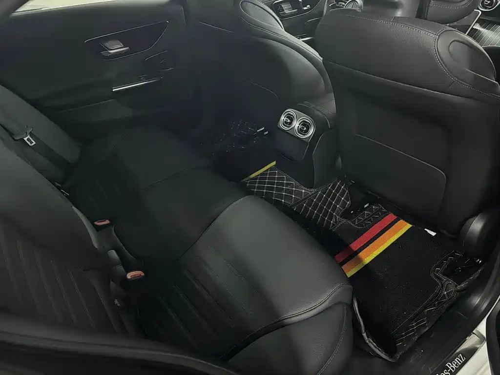 Mercedes-Benz C-Class — миниатюра 7