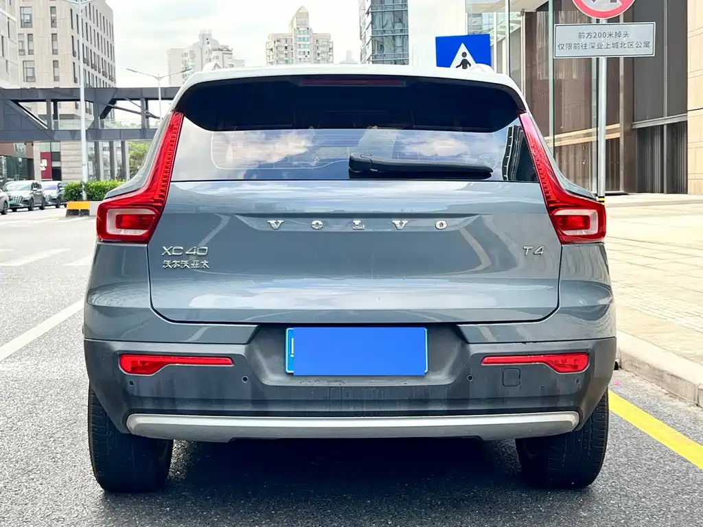 VOLVO XC40