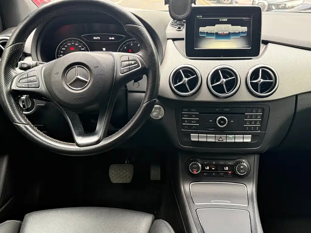 Mercedes-Benz B-Class — миниатюра 11