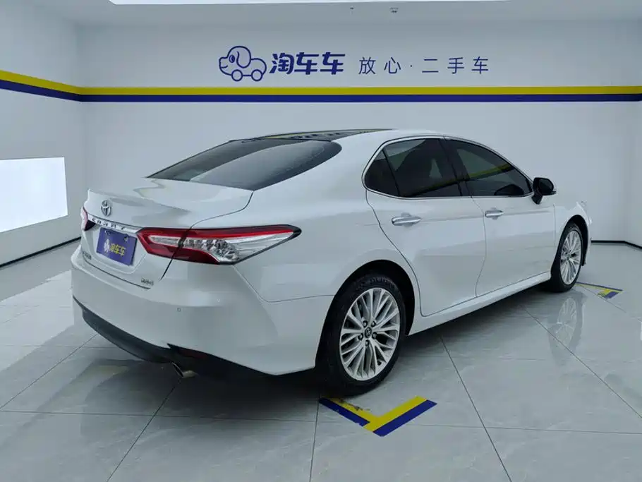 Toyota Camry — миниатюра 3